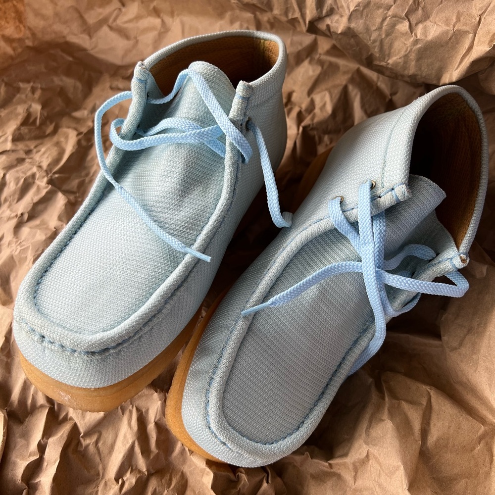Sky blue Clark Originals Wallabee gum sole mens size 9.5